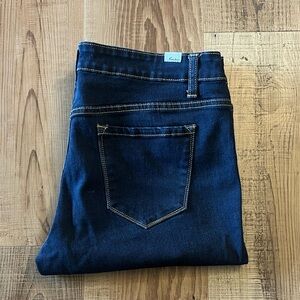KanCan Women's Dark Wash Jeans Straight Leg Size 15 / 31 Like New